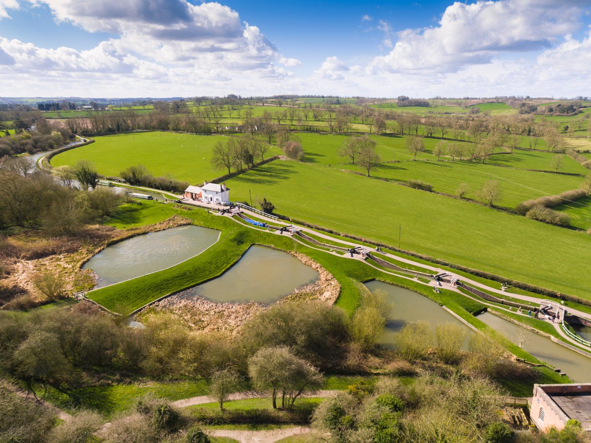 CanalRiverTrust's tweet photo. Hello all, how was your weekend? Here is Foxton Locks to start your week right. Don't forget to get your tickets for Foxton Illuminated Boat Festival! https://t.co/1e5WaEwKLM #MondayMotivation https://t.co/9vZsaDU5TV