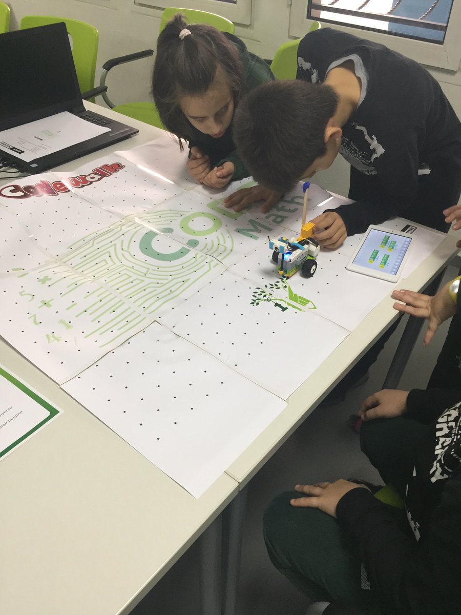 serveralbayrak1's tweet image. #CodeWeek #DogaTech #CodeWalk @DogaOkullari @KvancBarlas Kodlama ve matematik birleşti📐📏🔲