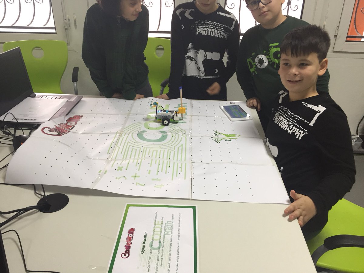 serveralbayrak1's tweet image. #CodeWeek #DogaTech #CodeWalk @DogaOkullari @KvancBarlas Kodlama ve matematik birleşti📐📏🔲