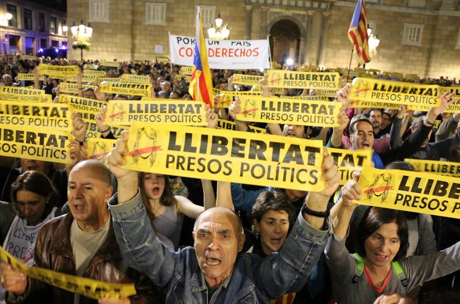 kazetaeus's tweet photo. Preso segitu beharko dute Junqueras, Forn, Sanchez eta Cuixartek #indeKAT https://t.co/eRWhOmTOx2 https://t.co/QFYossuBGZ