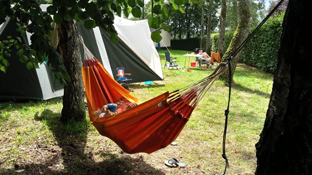 kampeermeneer.nl Twitter: "Hangmat ophangen maar geen Met deze #kampeerhack los je simpel op. Blog: https://t.co/vAwN6mjQv5 #camping # hangmat #kampeerhack #hammock https://t.co/Ne2SZ4kmQW" / Twitter