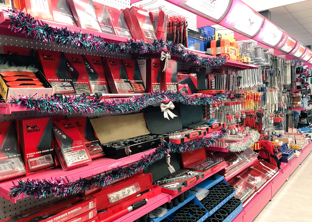 jrwebsteruk's tweet photo. Looking festive in our shop today #Christmas2017 #MondayMotivation #presents @TengToolsUK @TengToolsUSA sales@jrwebster.co.uk https://t.co/mUAH0hBEuL