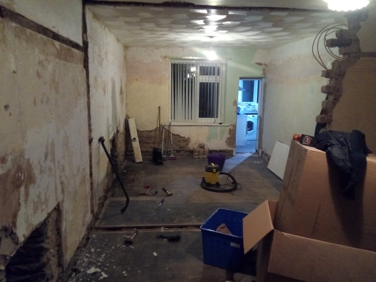 RhosneigrGaz's tweet image. Hopefully the last time I see this room looking like this, builders in on Thu 😀😀😀

#readyforchristmas
#diyhell
#newhouse
#granddesigns 
#foreverhome