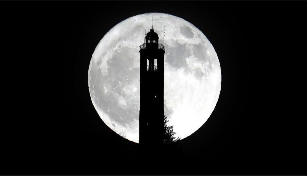 📸 Las mejores imágenes de la noche de la superluna. trib.al/FlwRo35
