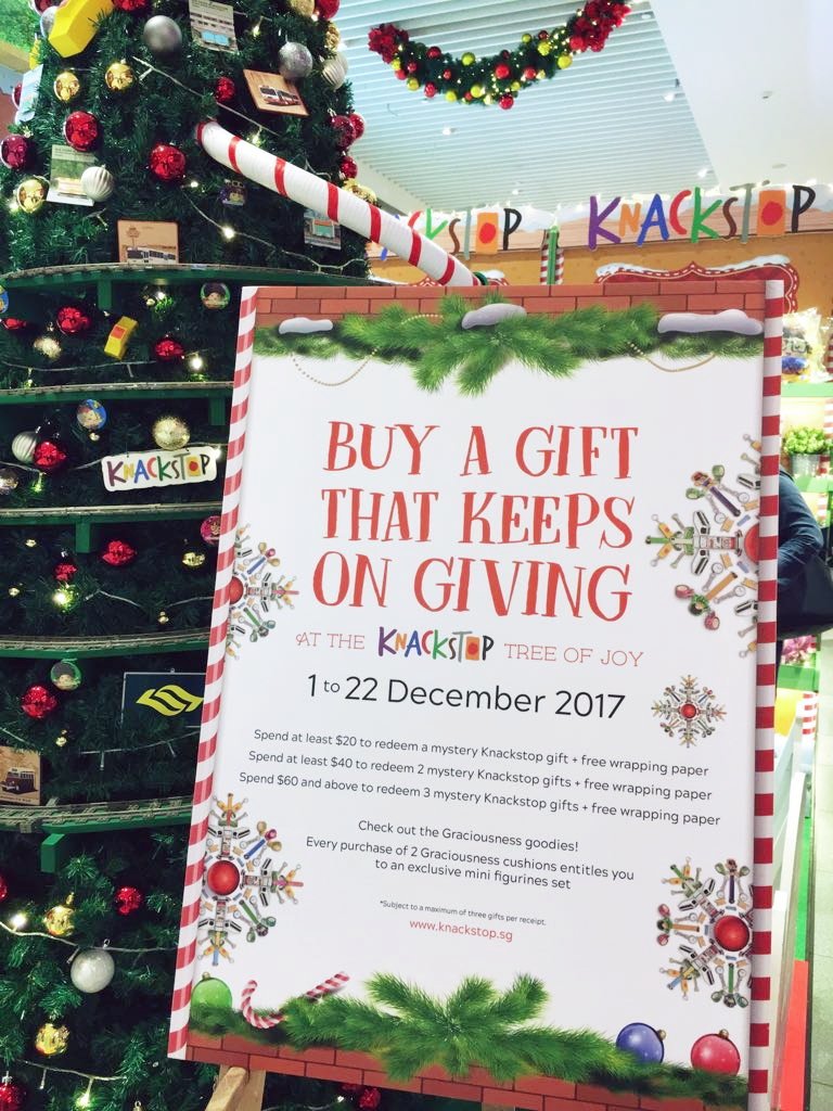LTAsg's tweet photo. #Christmas is all about giving – so spread the festive cheer as you go about your merry Christmas journey! 😄 Here’s how: https://t.co/wOT0ZstGwI #Knackstop #TreeofJoy https://t.co/XmqwTRJwG4