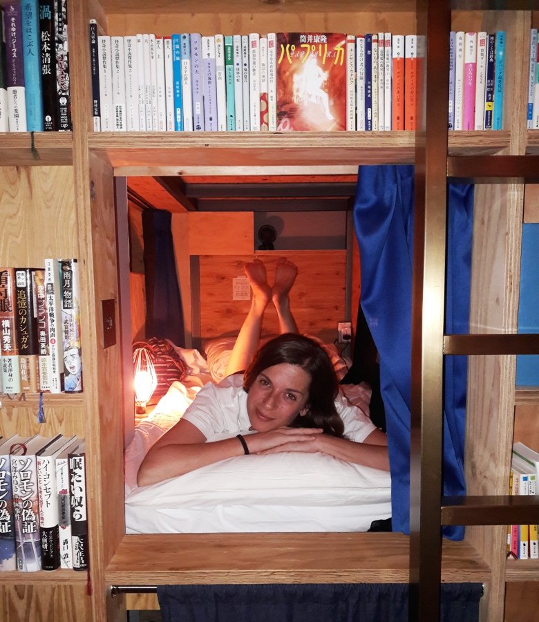 francescaturchi's tweet photo. 📚❤ DORMIRE TRA I LIBRI ❤📚
Vi piacerebbe dormire tra gli scaffali di una libreria? In #Giappone è possibile nei Capsule Hotel @BOOKANDBEDTOKYO nelle città di Tokyo e Kyoto.
Un'esperienza assolutamente da provare!
🛌 Info sul blog [NEW POST]: https://t.co/pFBhKimN35 https://t.co/Jm5RiFmgRS