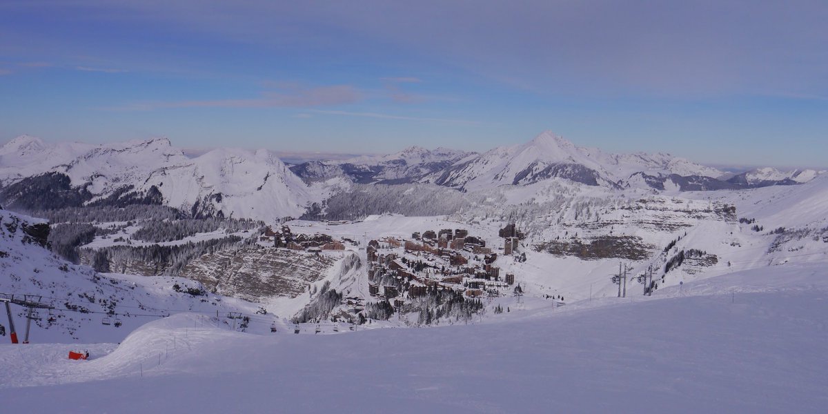 hunterchalets's tweet photo. Morzine snow conditions on opening day 👌🏻👌🏻👌🏻 #skiing #morzine #winter #snowboarding https://t.co/Coou4J9eYW