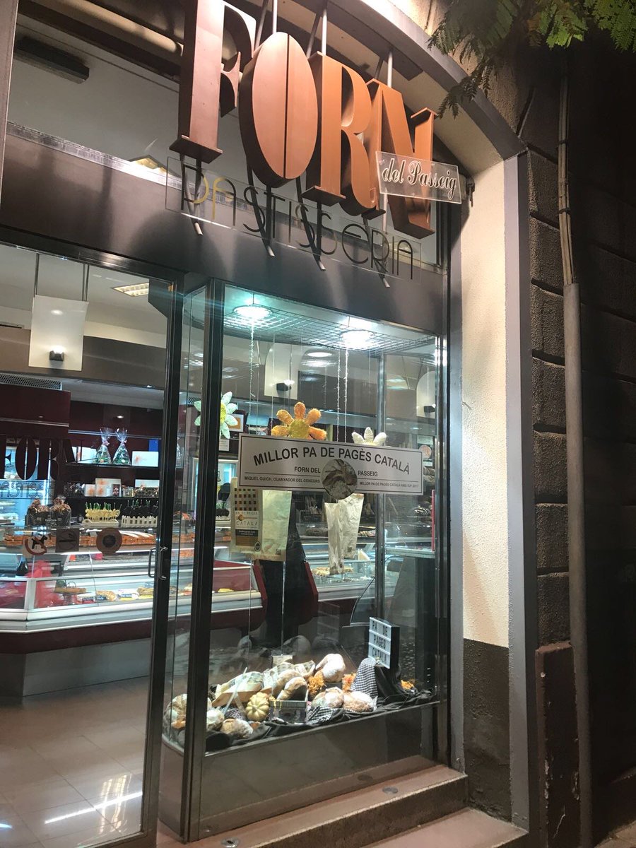El millor pa de pagès 🥖 està a #santandreu. Al #ForndelPasseigPastisseria