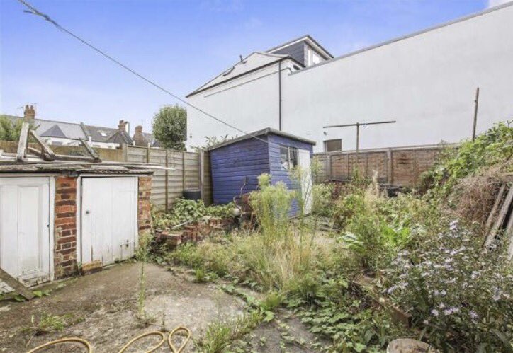 DAGroupProperty's tweet photo. #investmentopportunity , #probate #refurbishment ,possibility of #loftconversion #backextention & #sidextension
Services:finding #property obtaining #competitivequotes getting #planningpermission , #supervising #works & either #sell for #quickprofit or #let & #manage #London https://t.co/tBtc64Nqot