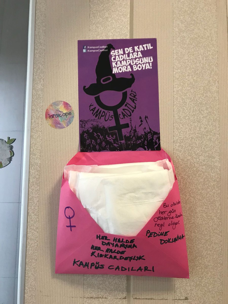 KampusCadi's tweet photo. İstanbul Üniversitesi Edebiyat Fakültesi hijyen paketlerimizle mora boyandı. Kadınlar arasındaki dayanışmadan korkan, hijyen paketlerimize dahi tahammülü olmayan okul yönetimine sözümüzdür; biz daha güçlüyüz, siz söktükçe biz yapacağız! 
Mücadeleye devam! 💪 https://t.co/ny3Qojebac