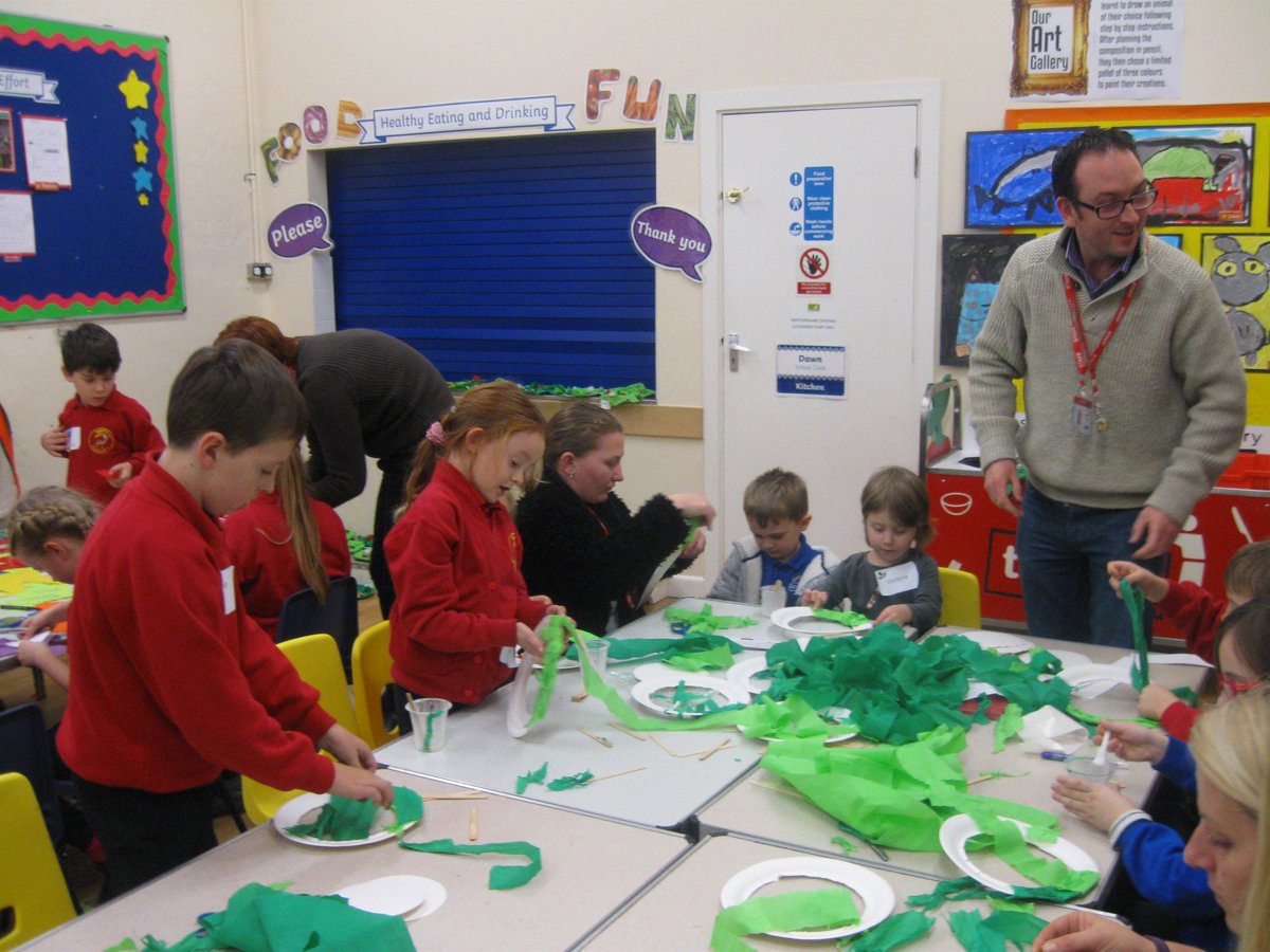 BarleySchool's tweet photo. Christmas decorations day at Barkway School was enjoyed by everyone!🎅 https://t.co/KCuKQw1yJM