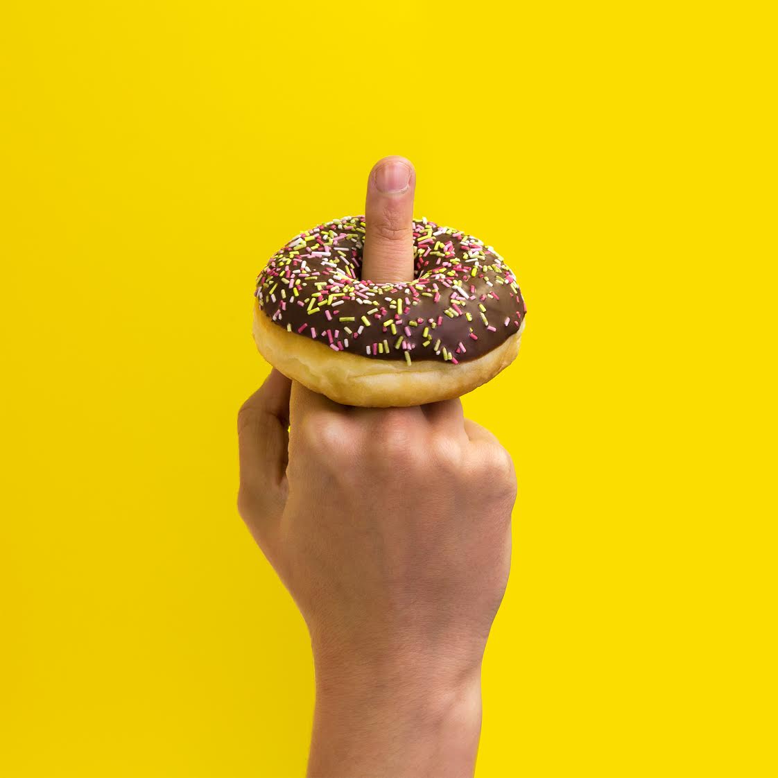 Noe_design's tweet image. Monday mood! Mix of love &amp;amp; hate! #tactiledesign #artdirection #mondaymood #paperengineering #stilllife #setdesign #set #donuts #playfull #womenwhodraw #womenwithpencils