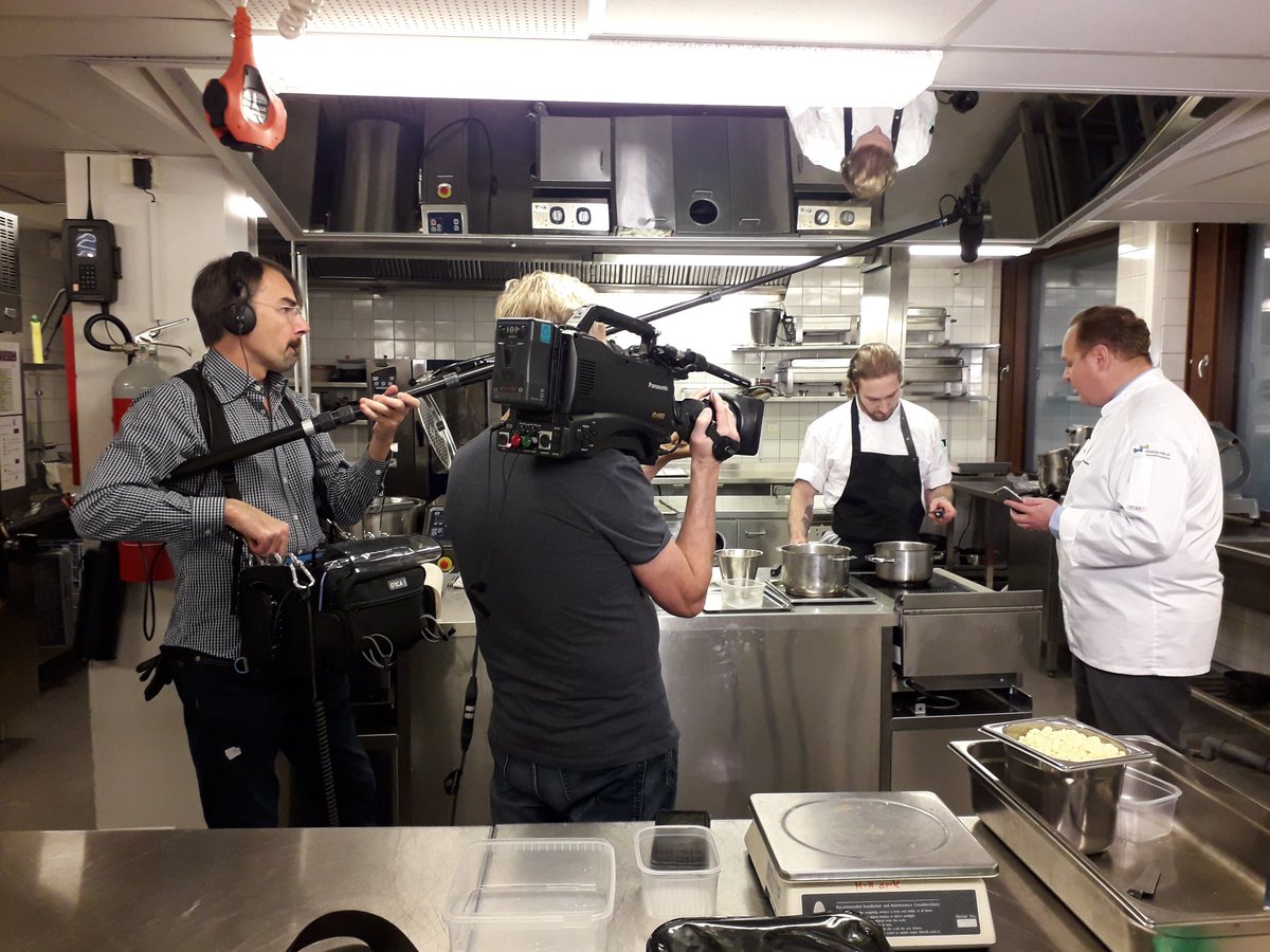 Amerikkalainen kuvausyhtiö kävi Haagan restonomikampuksella <a href="/P2BHaaga/">Place to be Haaga</a> tutustumassa siihen, miten Suomessa hoidetan ruokaturvallisuutta ja millaisia innovaatioita sen ympärille on syntynyt. Haastattelussa koulutusohjelmajohtaja Risto Karmavuo. Pysy kuulolla!