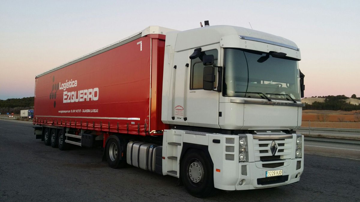 LogisticaEZQ's tweet photo. Nuestros clientes lo necesitan y nosotros lo hacemos realidad: 20 nuevos semirremolques a su disposición, que suponen 500.000 euros de inversión en el marco de nuestro Plan de Expansión #ServicioOnTime https://t.co/mNgt7UkRN7