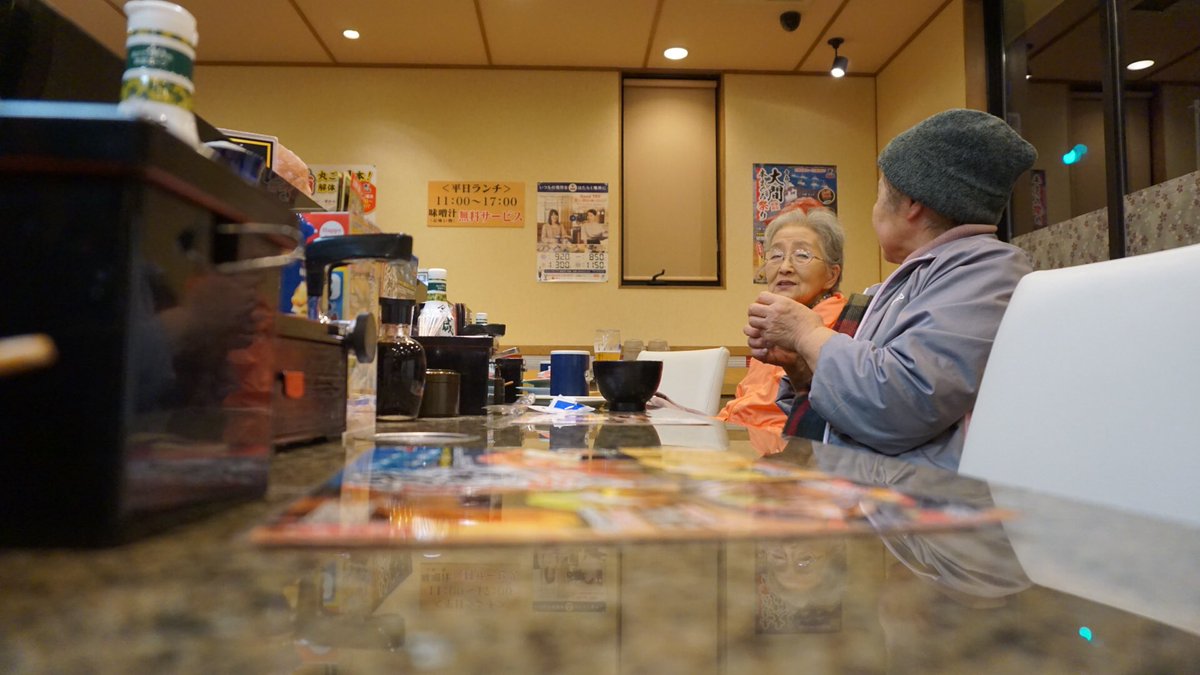 Onk24's tweet photo. Soooooo cute👵🏻👵🏻🍺🍵 #cheers #grandmastyle #owsowo #owgojapan #owvacationtime #vacation #japantrip #japan @Ra_War https://t.co/ko0HnWpSOk