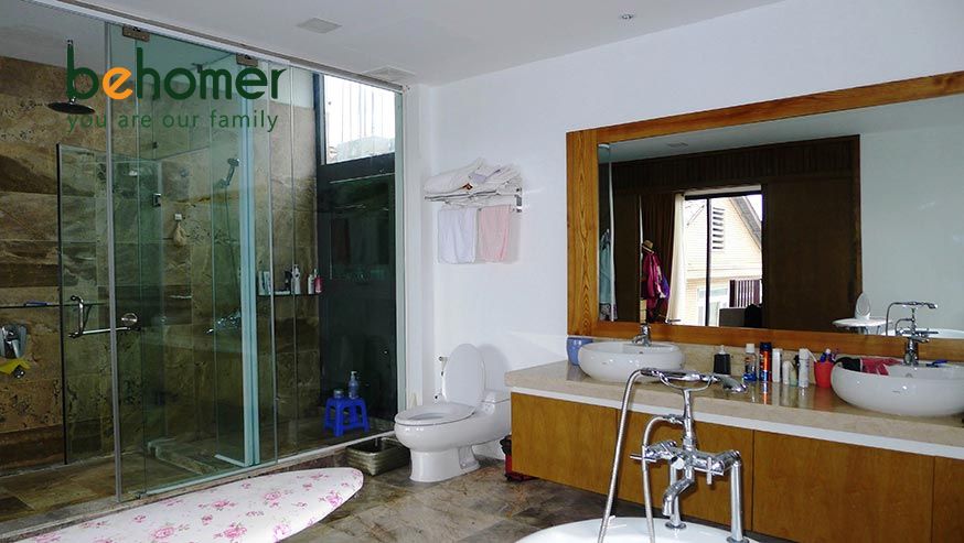 behomerdotcom's tweet image. The apartment is located on high floor designed for three bedrooms,  three bathrooms on a size 170 m2. The living room and master bedroom is  face toward to the west lake Hanoi.
Find out more at: behomer.vn/2iMzkGl
#hanoiapartment #tayhoapartment