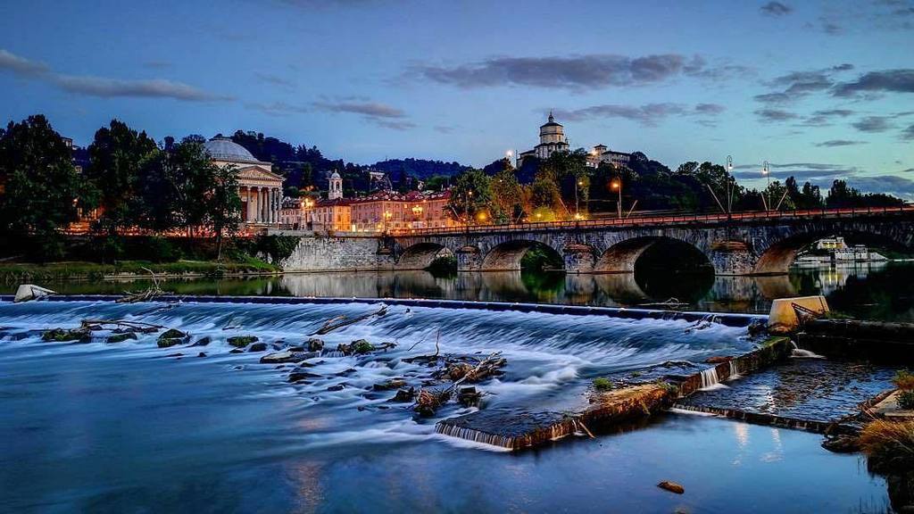 ciauturin's tweet photo. Se c'è qualcosa che può soffocare i rumori della città, beh... è sicuramente il suono dell'acqua
#landscape #cityscape #river #po #silkeffect #lights #sky #photographylovers #italy_photolovers #italian_places #through_italy #picoftheday #volgoitalia #vo… https://t.co/0ldB4YLIjB https://t.co/c6DDJeTWB9