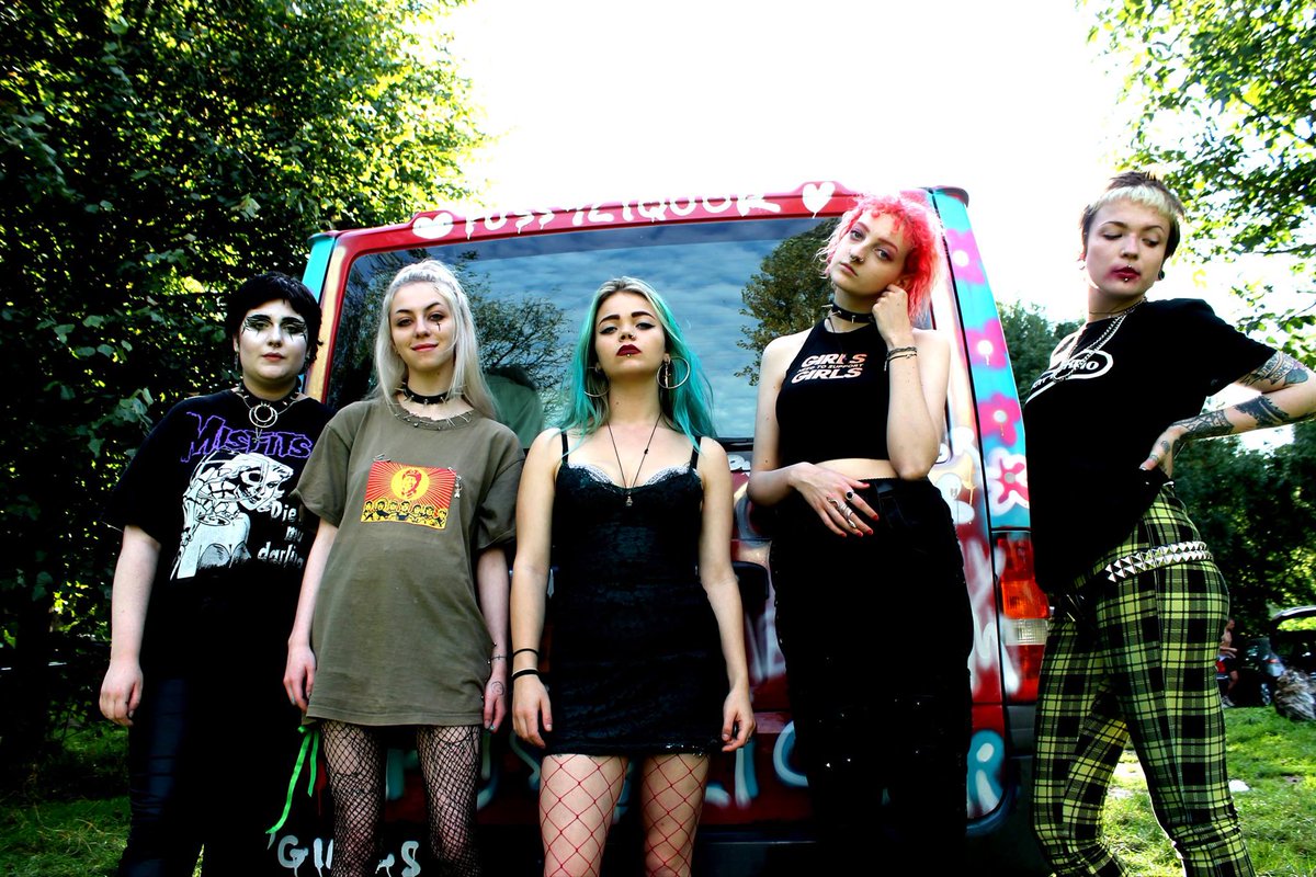 TurnUpBlog's tweet photo. To Hell With Blue Mondays - Here's all-female punk fury PUSSYLIQUOR... https://t.co/fKQa2pIHFa @pussyliquorband @kinky_star_gent @GirlsgoBOOM_ https://t.co/zsqLz9yqgT