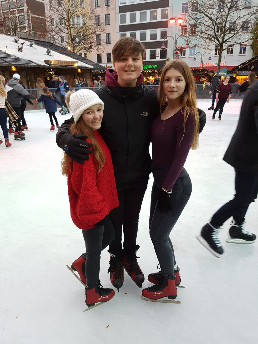 cologne_whs's tweet photo. More pictures of ice skating. https://t.co/7wqC5Xx7kx
