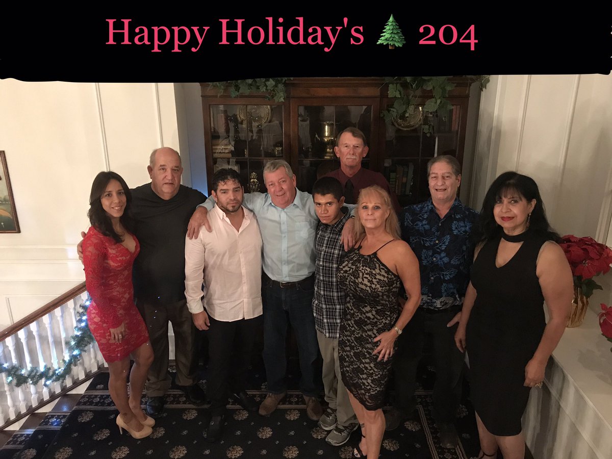 CMerghart's tweet photo. Happy Holiday's from MET Store 204 🌲😊 https://t.co/ooKd7ZnVsw