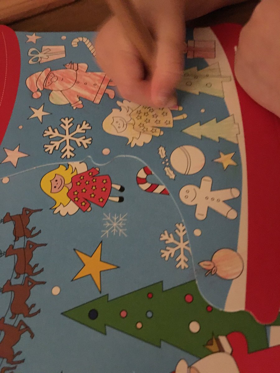 #Malen für den Nikolausstiefel, der beim Supermarkt abgegeben werden kann. Die kindliche #Vorfreude im #Advent ist doch ansteckend 💕 Geht es euch auch so? Welchen Adventszauber habt ihr durch eure kleinen wiederentdeckt? #momlife #lebenmitkindern #momof2 #familyfirst #love