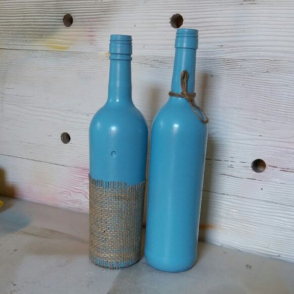 Designs_LnB's tweet photo. Flower vase to decorate your home and space. Give it a whole new vibrant colourful feel.

#vase
#craft
#design
#RSA
#winebottle
#glass
#African
#paint
#wine
#winelover
#winedrinker 
#winemaker
#hessian 
#blue https://t.co/ZwoXcYs81s