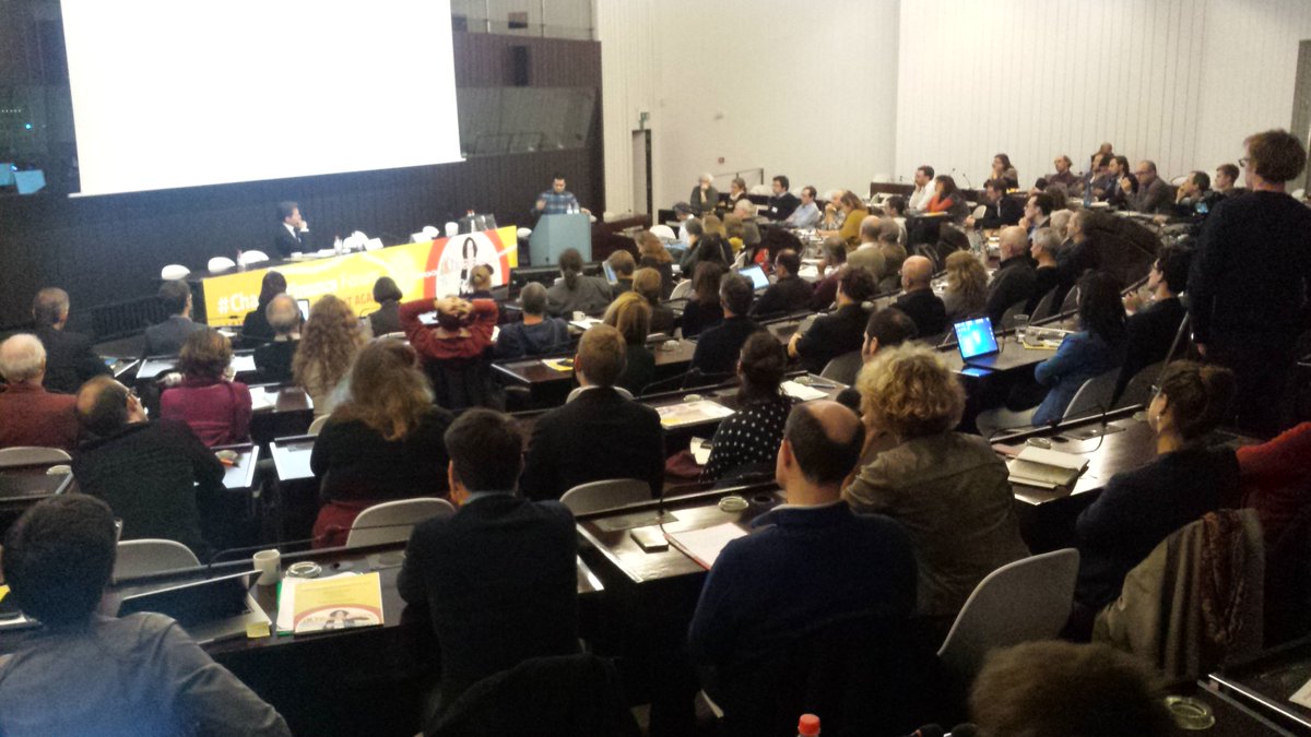 ChangeFinance_'s tweet photo. Packed house late in the day to hear @beingMicahWhite reflect on theories of social change #changefinance #10YearsAfter https://t.co/Wj6KjYbQ8m