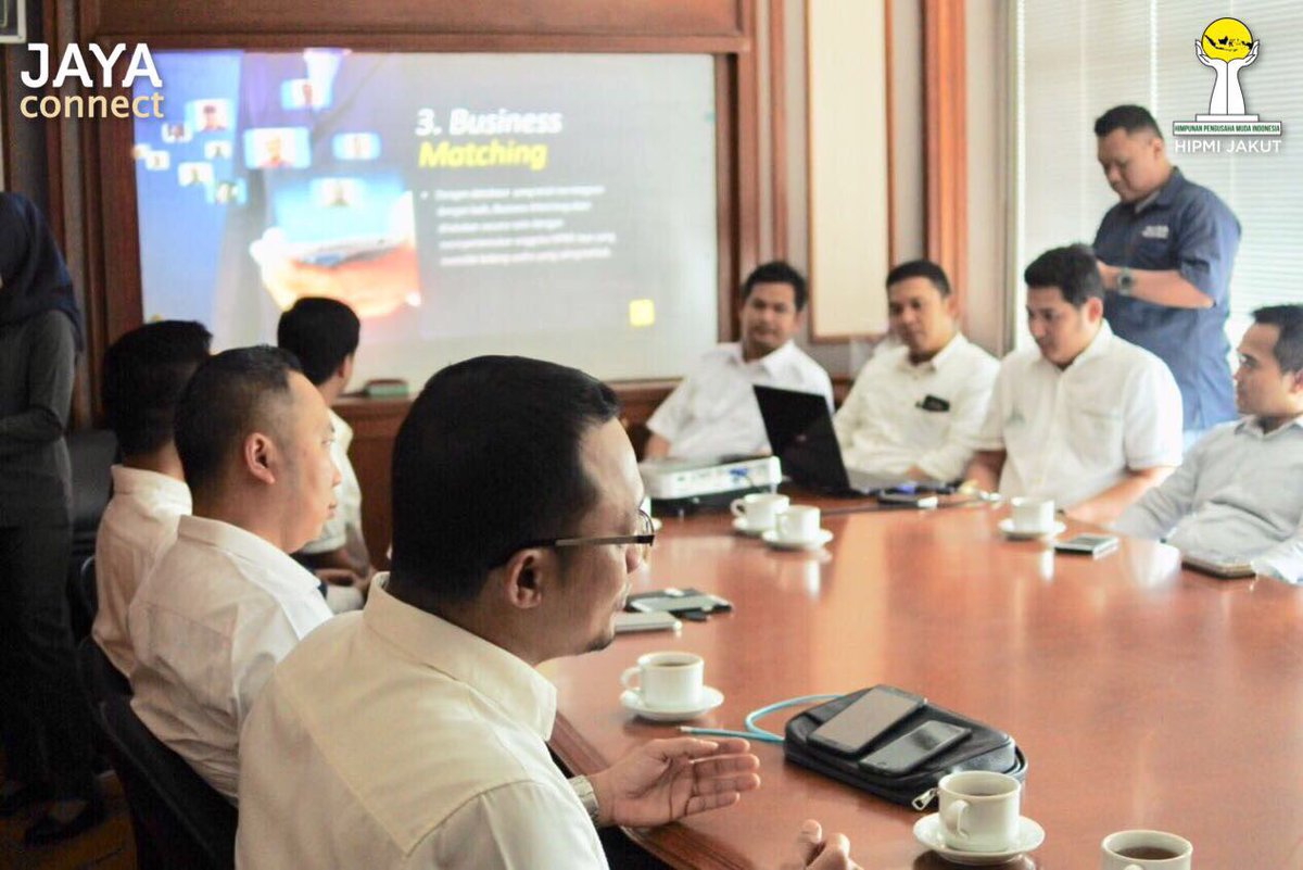 hipmijaya's tweet photo. Walikota Jakarta Utara Bpk. Hussein menyambut baik rencana kerjasama yang diajukan BPC HIPMI Jakut, terutama pada rencana edukasi Oke Oce Stock Center yg akan disosialisasikan pengurus ke HIPMI Perguruan Tinggi di wilayah Jakarta Utara.

#HipmiJaya #JayaConnect https://t.co/QDoT7xuyfa