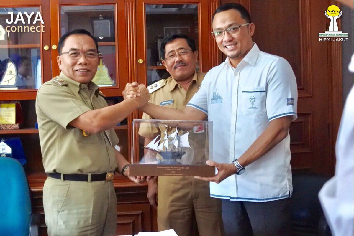 hipmijaya's tweet photo. Walikota Jakarta Utara Bpk. Hussein menyambut baik rencana kerjasama yang diajukan BPC HIPMI Jakut, terutama pada rencana edukasi Oke Oce Stock Center yg akan disosialisasikan pengurus ke HIPMI Perguruan Tinggi di wilayah Jakarta Utara.

#HipmiJaya #JayaConnect https://t.co/QDoT7xuyfa
