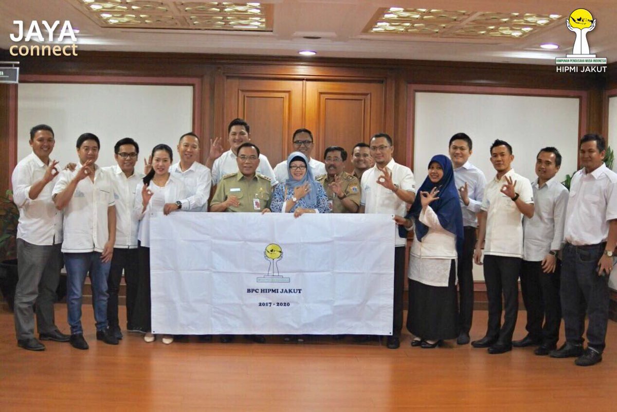 hipmijaya's tweet photo. Walikota Jakarta Utara Bpk. Hussein menyambut baik rencana kerjasama yang diajukan BPC HIPMI Jakut, terutama pada rencana edukasi Oke Oce Stock Center yg akan disosialisasikan pengurus ke HIPMI Perguruan Tinggi di wilayah Jakarta Utara.

#HipmiJaya #JayaConnect https://t.co/QDoT7xuyfa