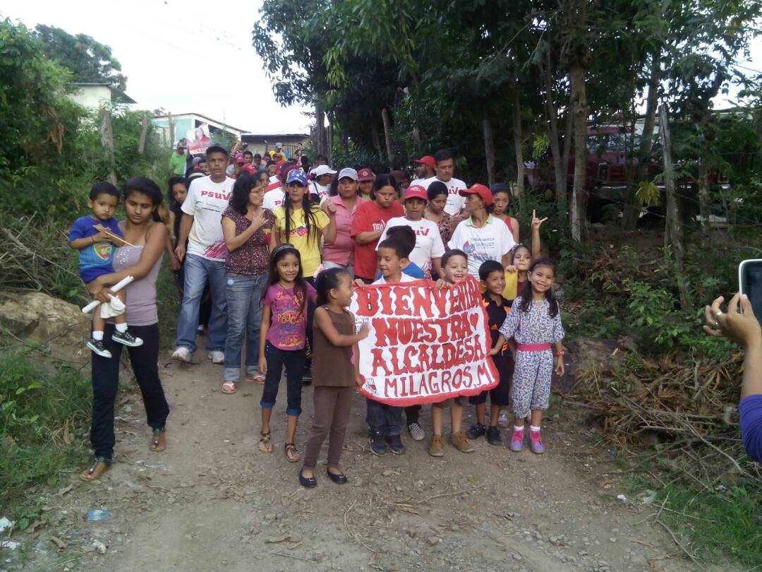 Gerardo4fPsuv's tweet photo. #4Dic #Cuicas, #Japaz, #ElCumbe, #ElHelechal, en fin todo #Carache, permanece atento para elegir el #10Dic a @carachemil como alcaldesa. https://t.co/9gdwG0zzv0