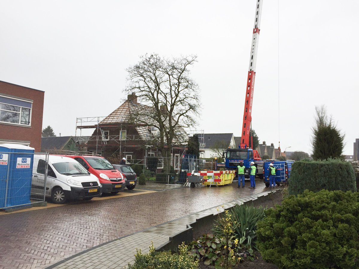 Vandaag is in Lemelerveld gestart met de verduurzaming van 93 woningen in Ommen e.o. <a href="/HeminkGroep/">Hemink</a> voert de werkzaamheden voor ons uit. Check: bit.ly/93-woningen