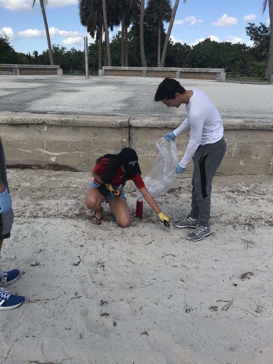 zoechen66's tweet photo. #Gulliver Schools# Gulliver Chinese Club Beach Clean Up Event! We care our environment! https://t.co/6CjvuyXCrc