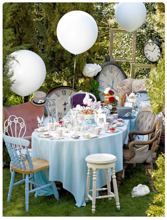 WONDERLAND | A magical setting for a Tea Party with all the tiny details 
📷 Unknown
#eventplanner #aliceinwonderland #madhatter #teaparty #cakes #treat #garden #party #themedevents #themeoftheweek #timetoeat #gardenparty