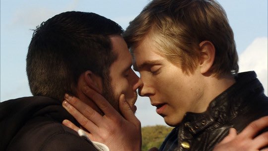 Imothtoaflame's tweet photo. I want to thank #KateOates for this amazing love story. She saw the potential in them and gave them the opportunity to shine and be one of the most iconic couples in soap. @emmerdale #3YearsOfRobron #robron https://t.co/YdpdmN2FfR