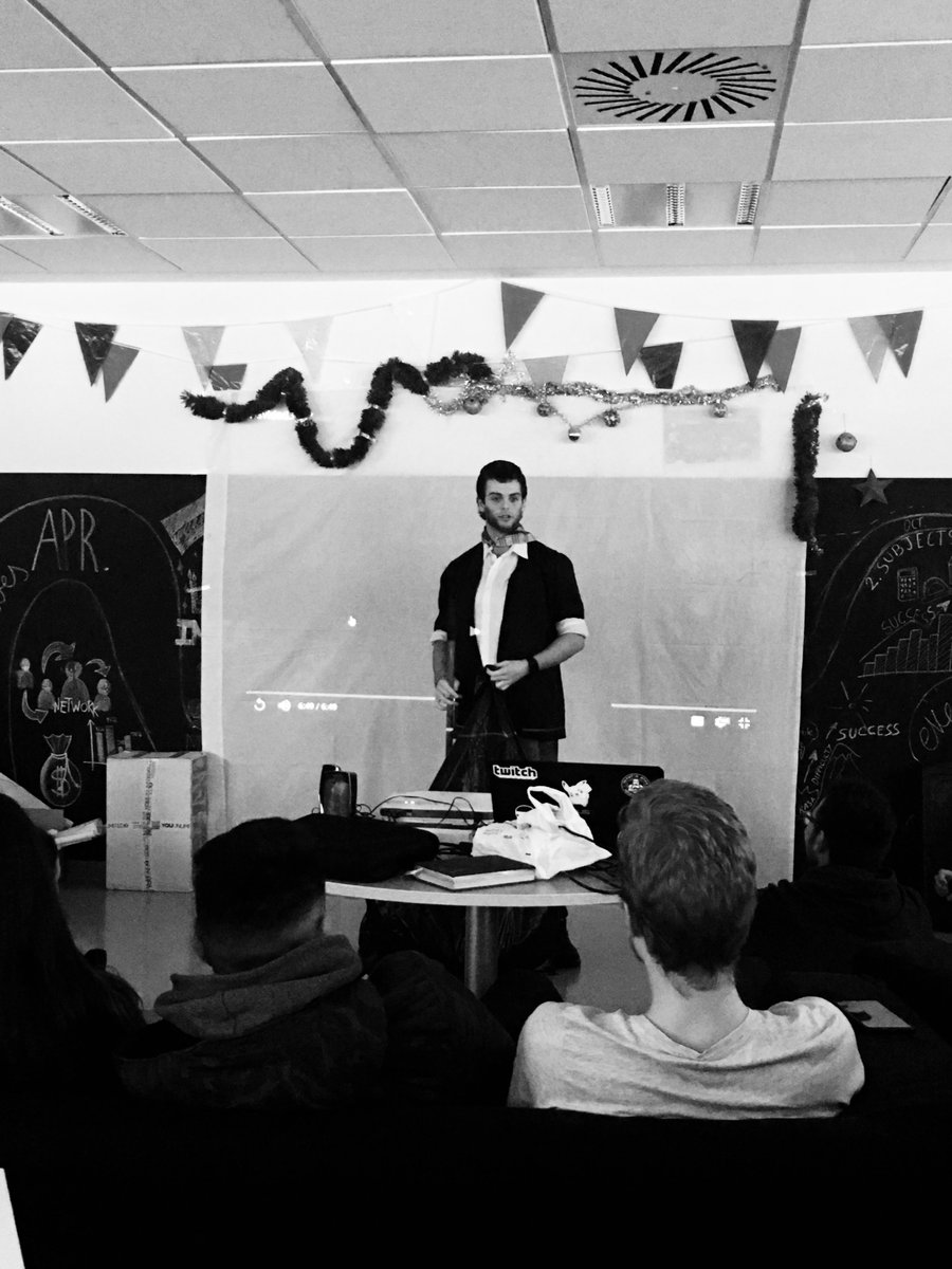 · Hoy hemos dado la bienvenida a las navidades en #OñatiLab. 
- Presentación del proyecto Vidas en Positivo.
- Videos navideños de todos los teams Weif, <a href="/meikinn/">MEIKINN</a> , <a href="/Soytucompany/">SoyTuCompany</a> , Kunama, Go&amp;On, Zennit, Kaua Company, North-T
- ¡Presentación del viaje de aprendizaje en Finlandia!