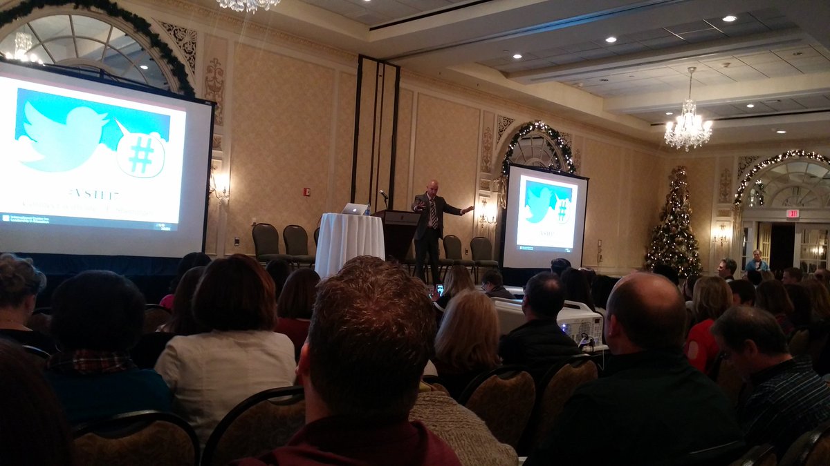 Connecting with <a href="/E_Sheninger/">Eric Sheninger</a>  keynote speaker at #vste17. <a href="/NewCastleES_VB/">New Castle ES</a>