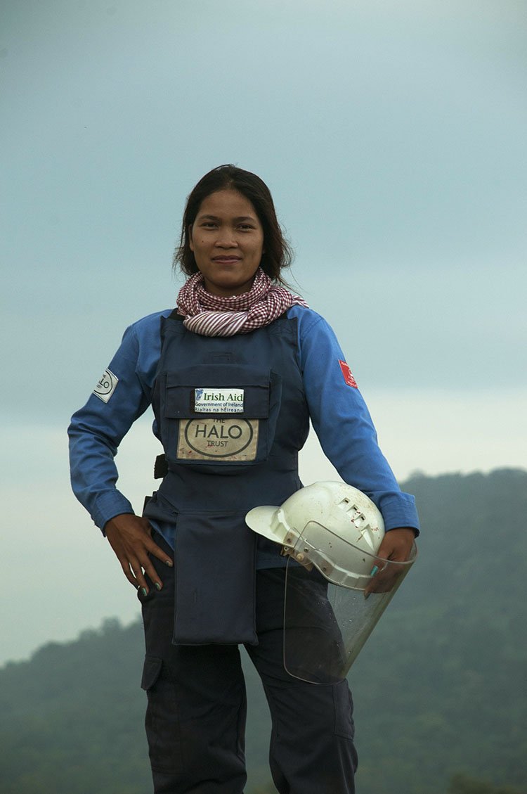 dunlopnic's tweet photo. Good news. On the 20th anniversary of Ban Mine Treaty, 50% of minefields cleared in Cambodia where the #Campaign to rid the world of them began.  Here is Srey Yen of the @TheHALOTrust supported by #Irish_aid https://t.co/X6oJuuONen