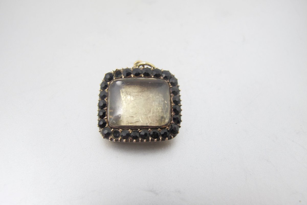 TonettesTreasur's tweet photo. https://t.co/FPWEOFZmL2 #stuartcrystal #mementomori #sentimentaljewelry #rosegold #tonettesTreasures https://t.co/Uw87aqwD3i