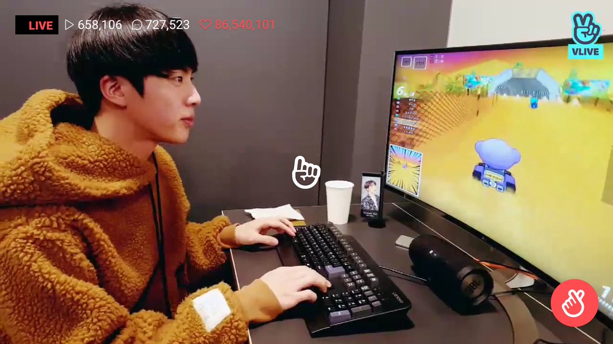 jintrish_'s tweet image. happy birthday ulit babe 김석진, mahal na mahal kita kahit di mo ako kilala ❤ magiingat ka lagi jan sa Korea pupuntahan pa kita 💖 stay handsome and funny 😉 saranghae 😘 #WorldwideHandsomeDay #HappyJinDay