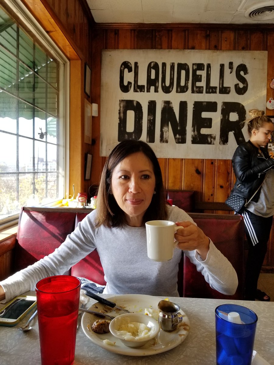 That WAS a country fried steak on my mom's plate. Great brunch at the charming and hearty southern diner, Home Grown.
#countryfriedsteak #dinerdining #gritsforbreakfast