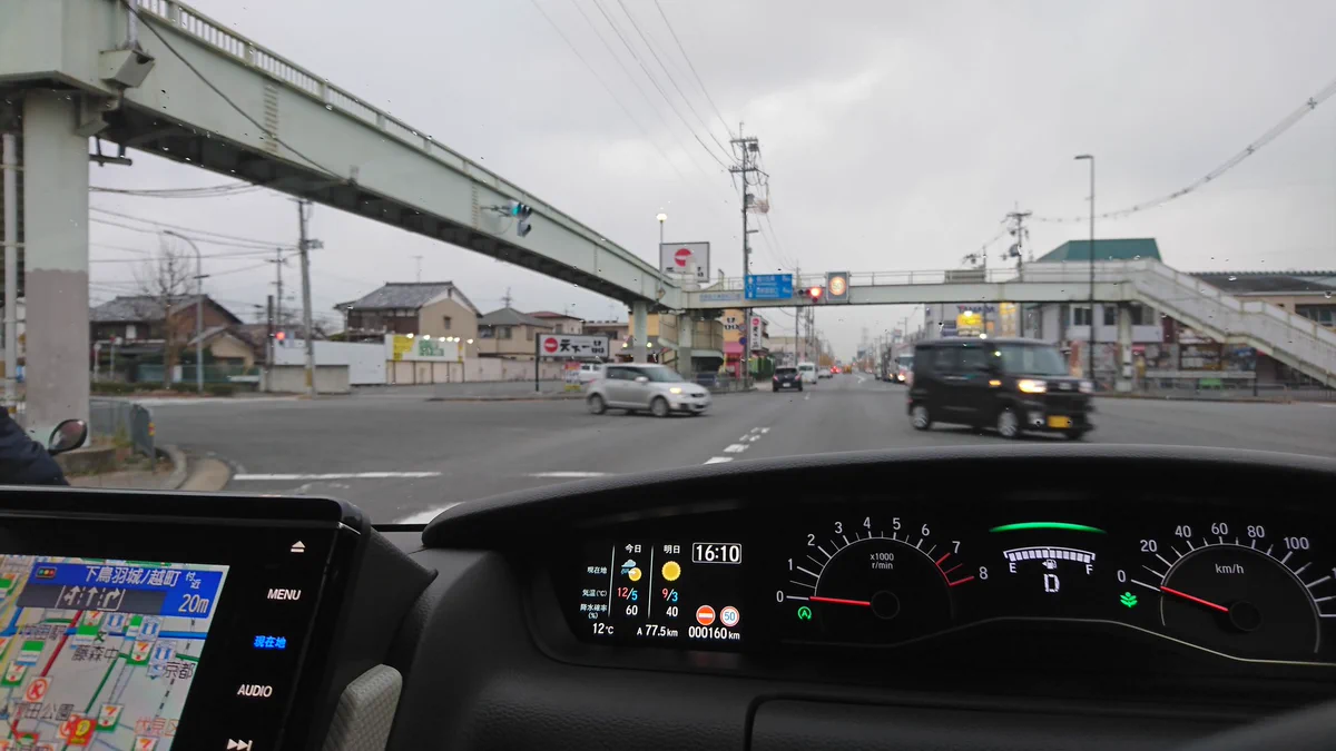 HONDA、N-BOXの標識認知システムが有能すぎるw天下一品にも反応する確実性www