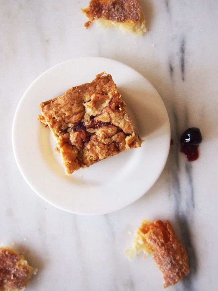 CHERRY PIE BLONDIES #SUNDAYSUPPER buff.ly/2iHxOVW