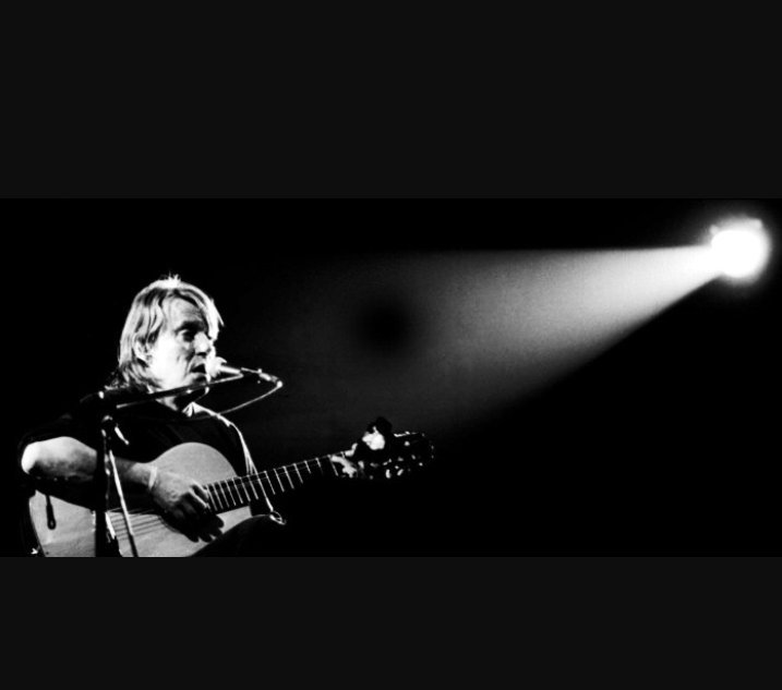 alesmod's tweet image. Passerà anche questa stazione senza far male 
Passerà questa pioggia sottile come passa il dolore 
Hotel Supramonte