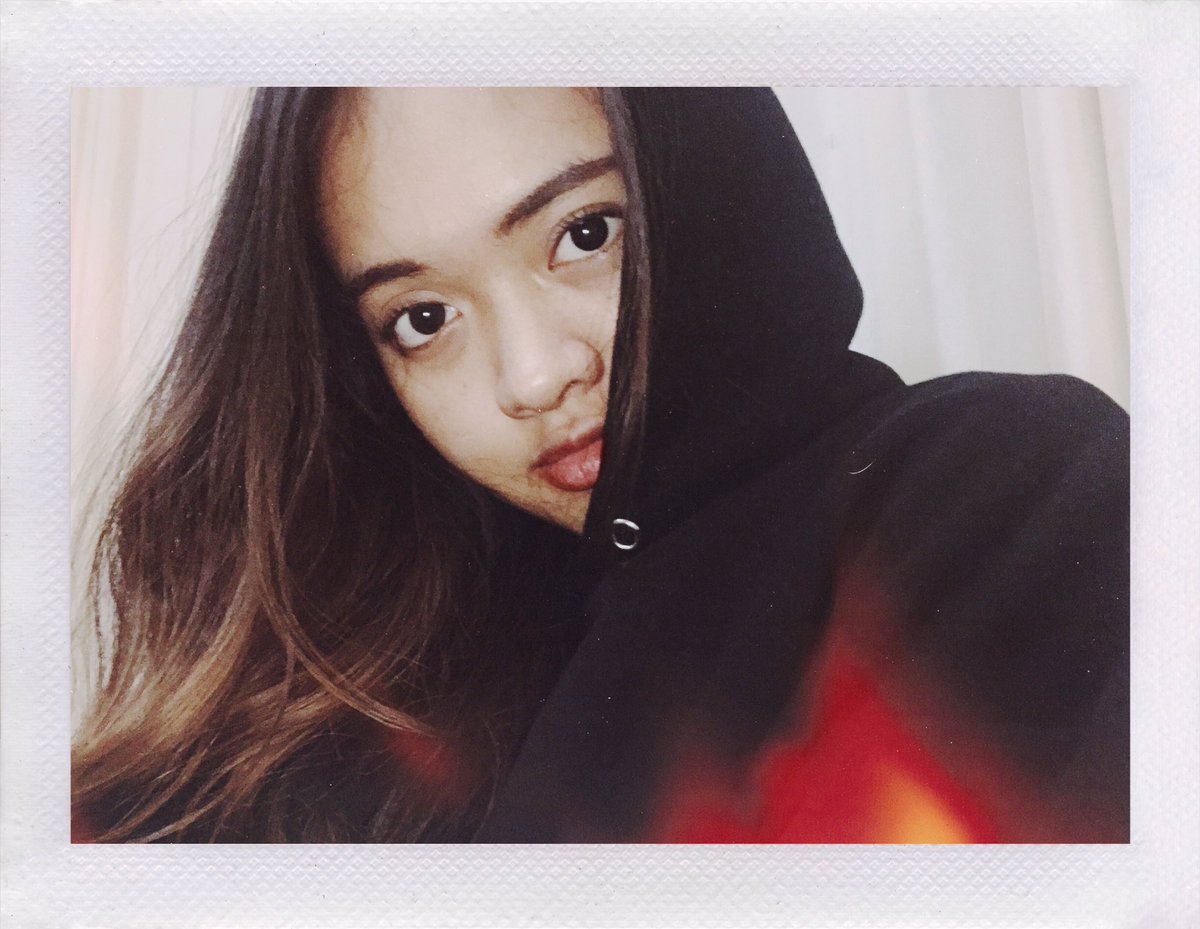 mochitwirl's tweet photo. ♡⋆✩⋆and the afterglow of your gaze, is the only sweater i needed ⋆✩⋆♡ #ARMYSelcaDay https://t.co/gFDG0KBAc8