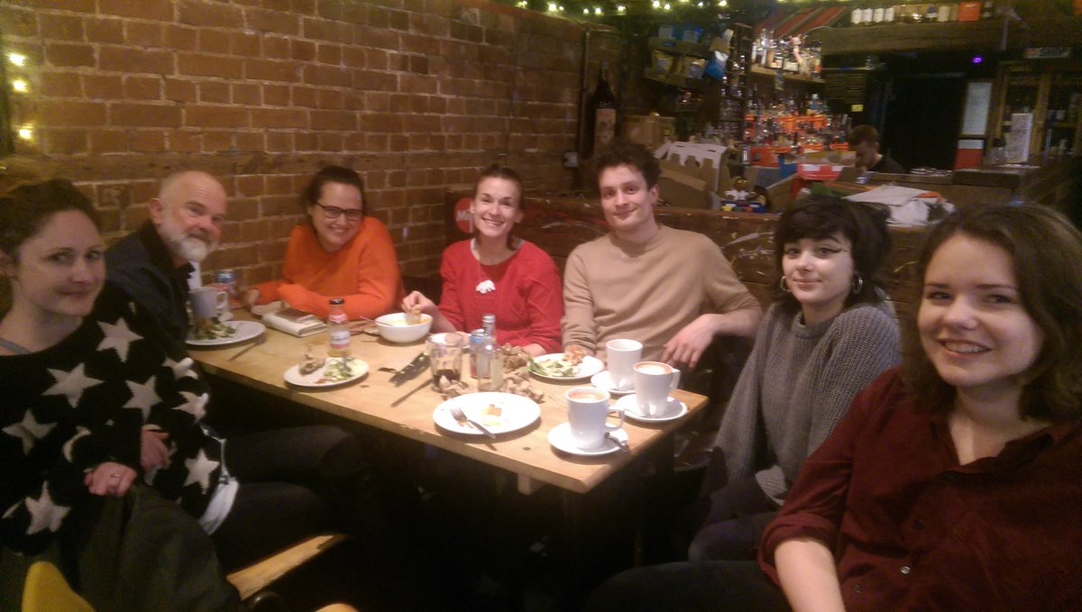 First day of rehearsals for #Albythepenguin - cast and team taking a well-earned break to enjoy a delicious lunch <a href="/shedcafe/">ShedCafe</a>! #rdguk 
readingrep.com/alby-the-pengu…
