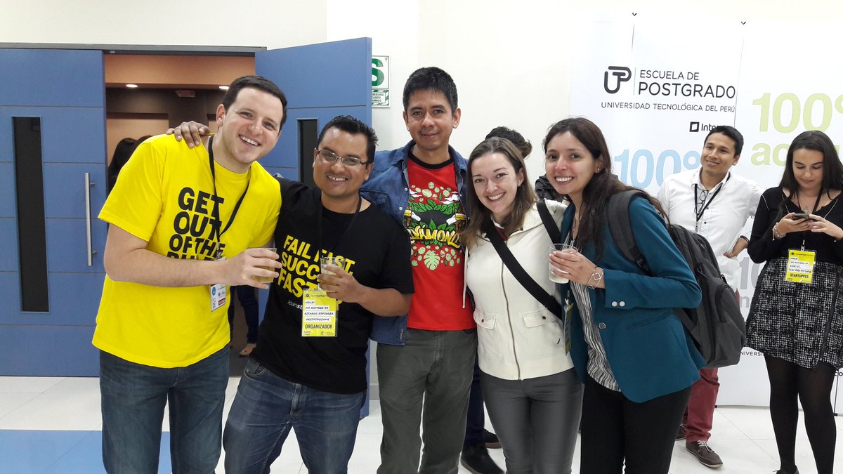 PiscinaLab's tweet image. &quot;Si voy a fallar, mejor que sea rápido y barato&quot; 
El equipo de #PiscinaLab estuvo participando de #LSMLima la semana pasada en @evolutionUTP