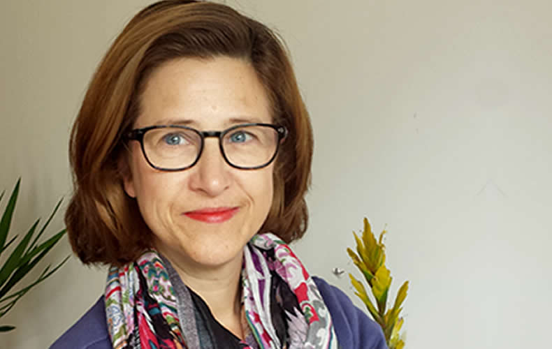 FondationOrange's tweet photo. Aider les femmes en difficulté à se former au numérique, c'est l'une de nos missions ! 😀
→ Janet sans emploi cherchait à développer ses compétences numériques mais ne savait pas par où commencer. Elle a découvert la Maison Digitale et tout a changé. ➡️ https://t.co/CkqiVHaJCa https://t.co/o6HHbqHJrc