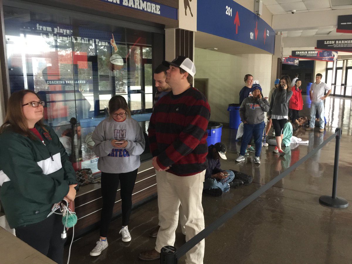 This line of students started at 6AM for FREE <a href="/FriscoBowlGame/">Frisco Bowl</a> tickets courtesy of @CSRA_ITC!

🔴🐶🔵 #WeAreLATech