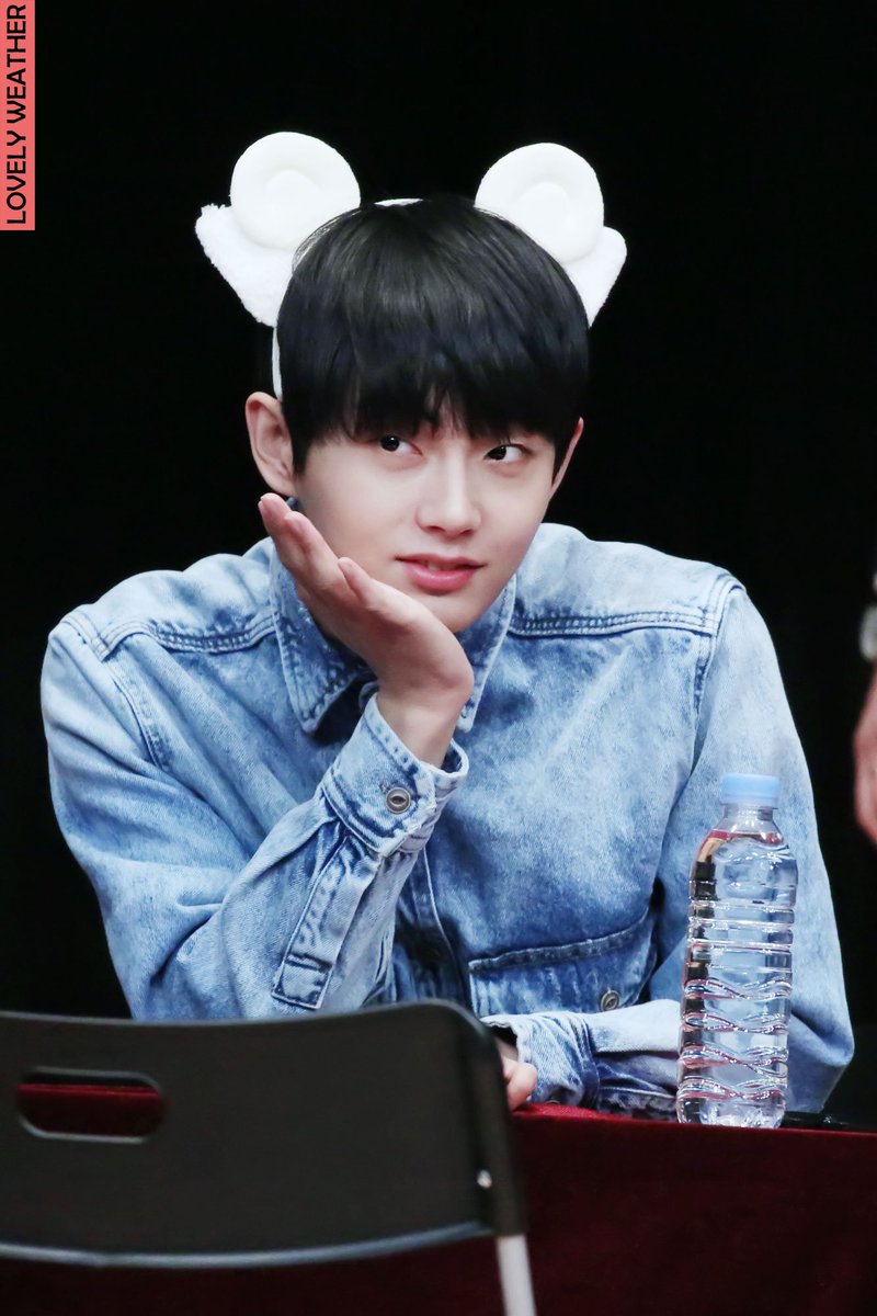 787day's tweet photo. 171203 부산 팬싸인회 
#JBJ #김용국 #김동한 https://t.co/DHX922BTxf